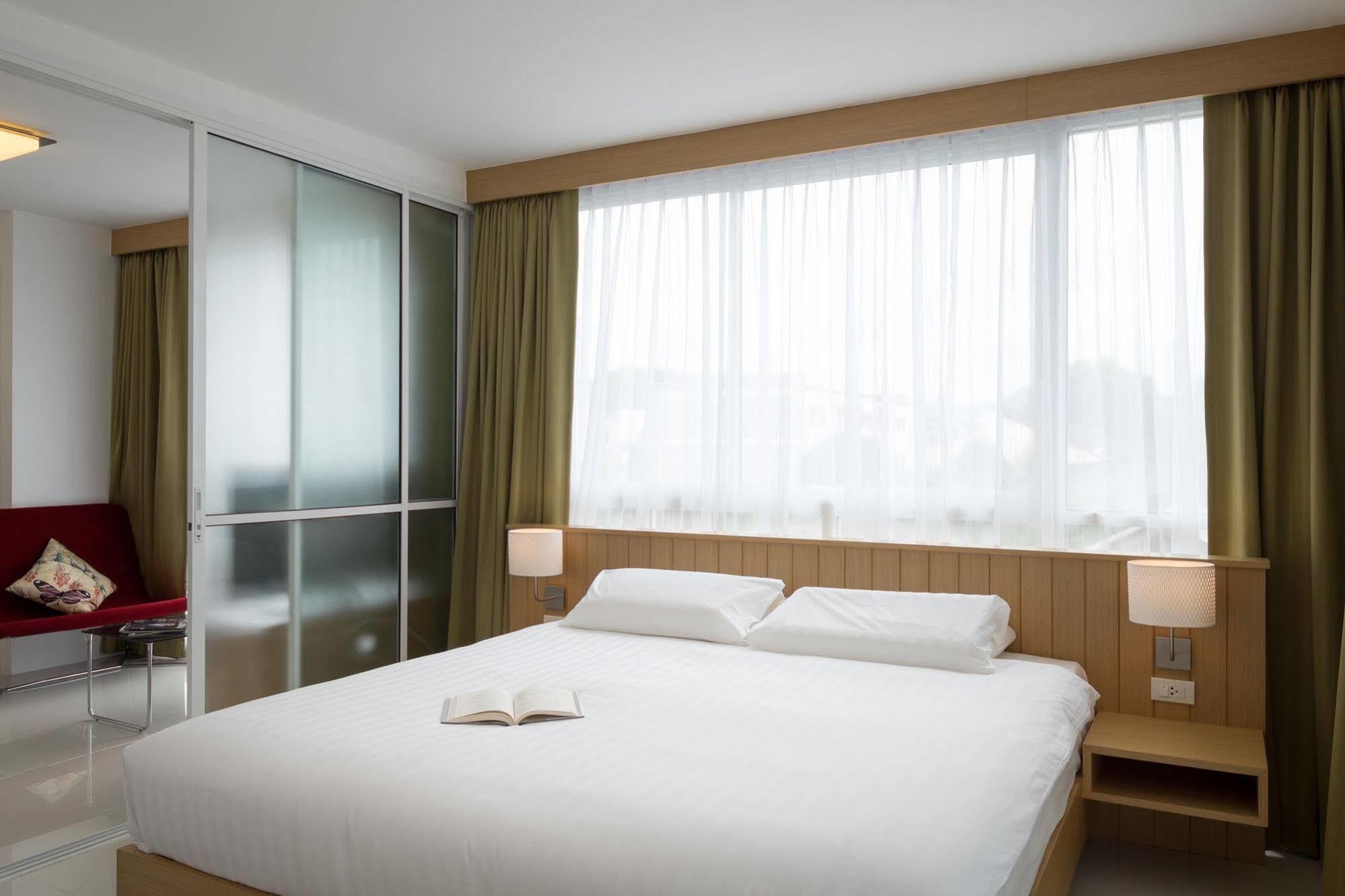 Modern Thai Suites Пхукет Экстерьер фото